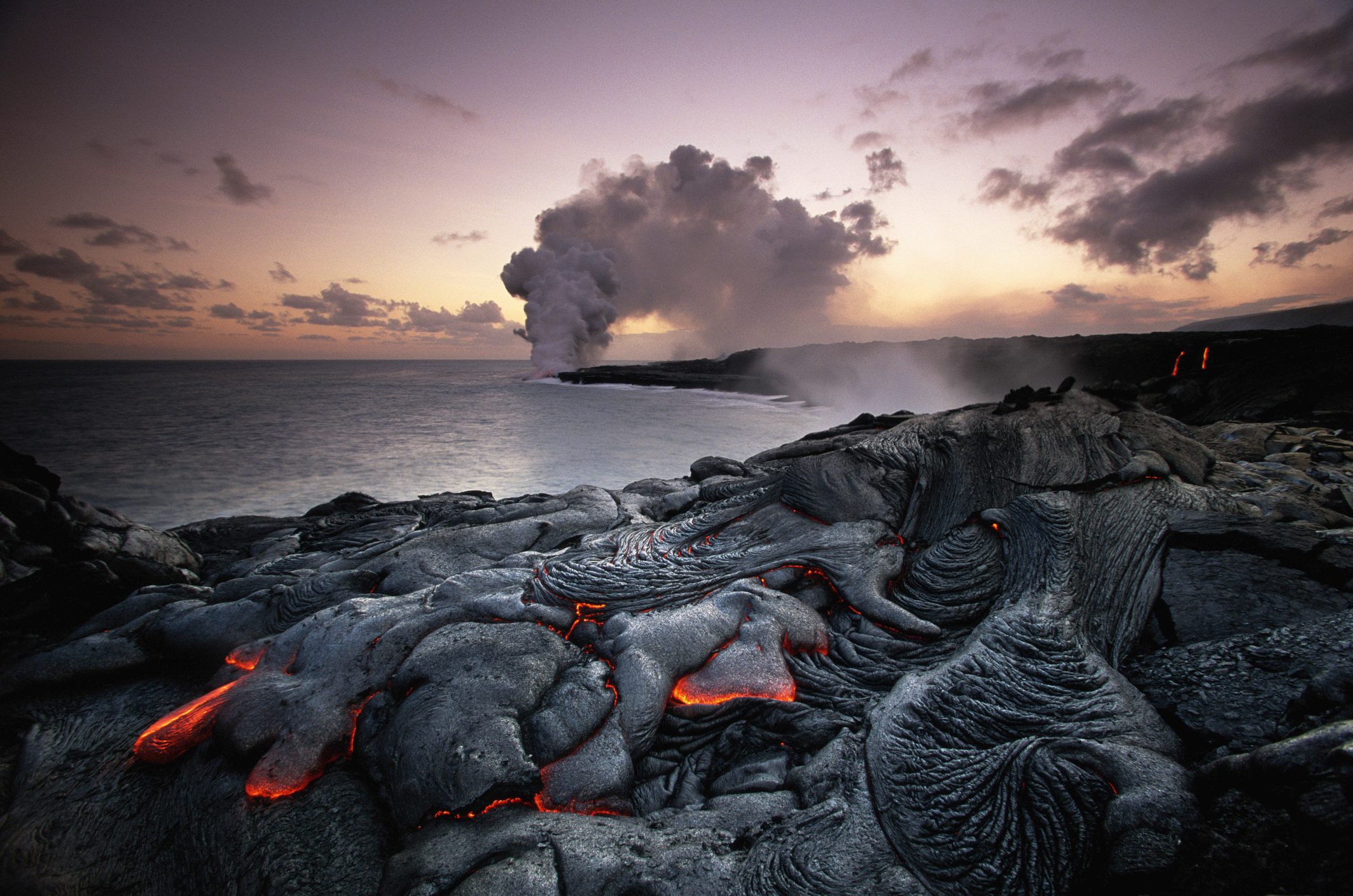 USA, Hawaii, Volcanoes National Park, Kilauea erupting